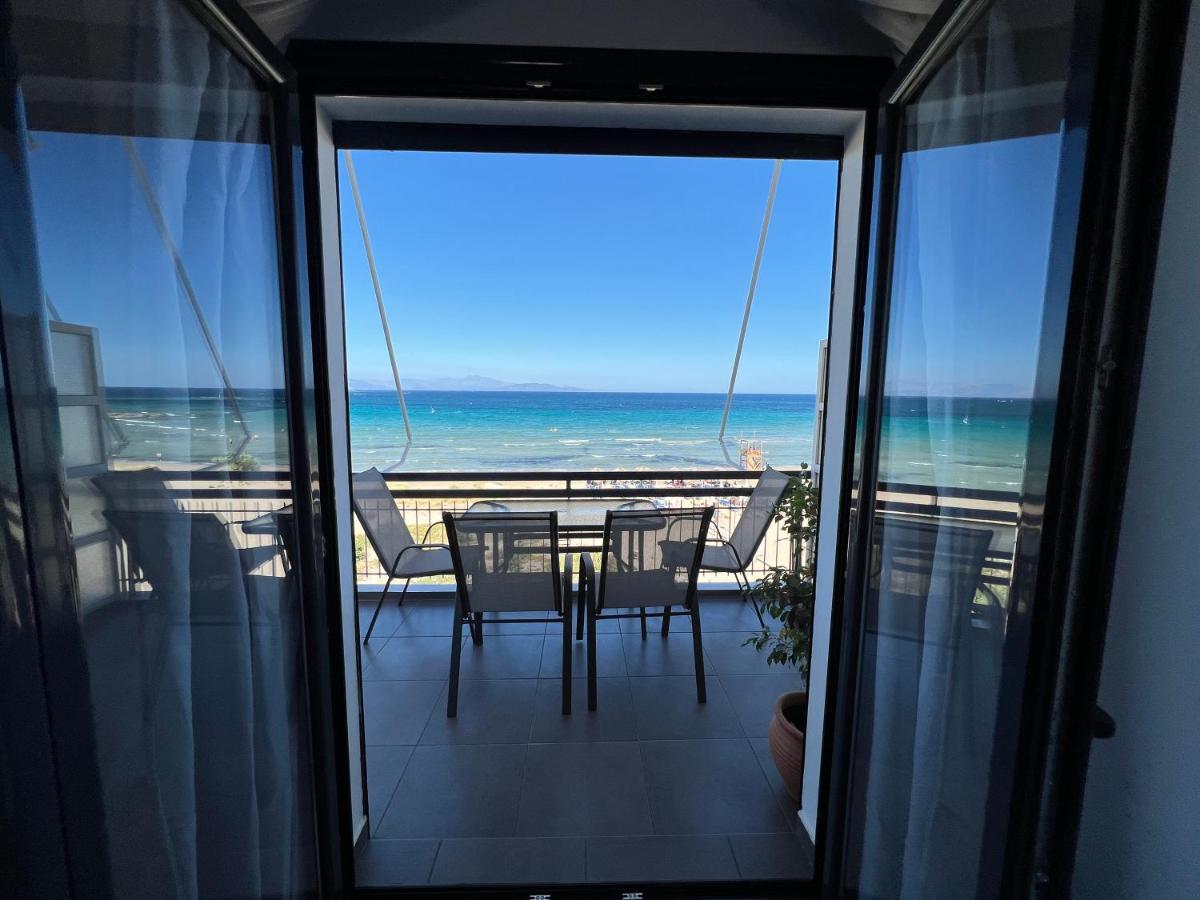 Apartamento Medora By The Sea Near Airport Artemida  Exterior foto